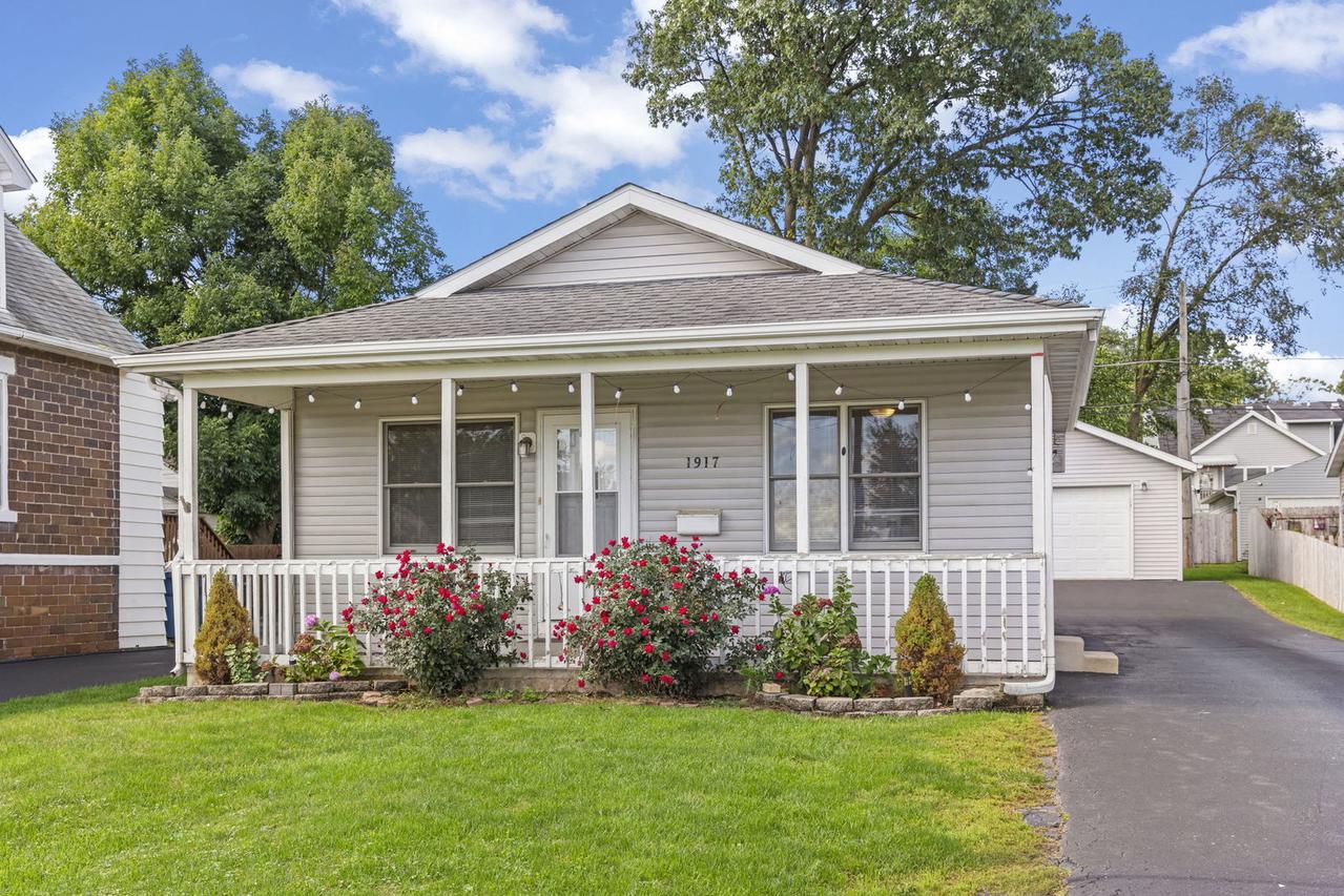 1917 N Hickory St., Crest Hill, IL 60403
