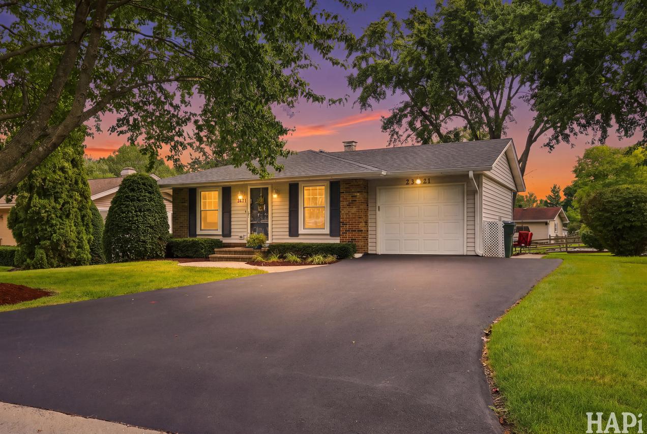 2321 Carriage Ln., Lindenhurst, IL 60046