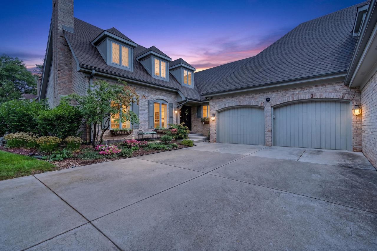 10 Tartan Ridge Rd., Burr Ridge, IL 60527