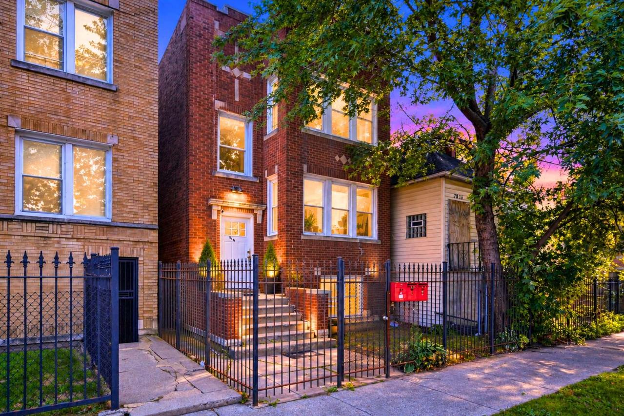 7949 S Marquette Ave., Chicago, IL 60617