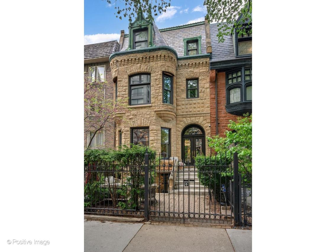 32 E Bellevue Pl., Chicago, IL 60611