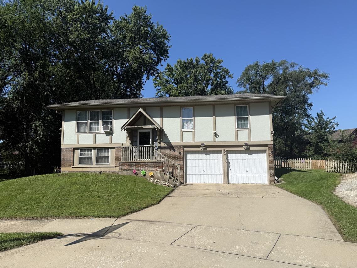 311 Robinhood Ct., Bolingbrook, IL 60440