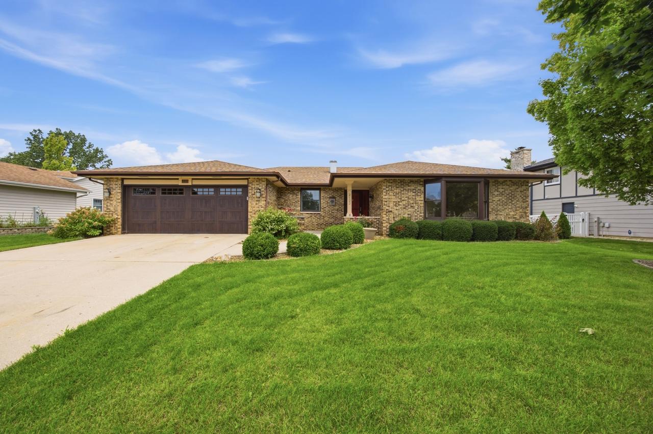 2122 Sherborn Ln., Schaumburg, IL 60193