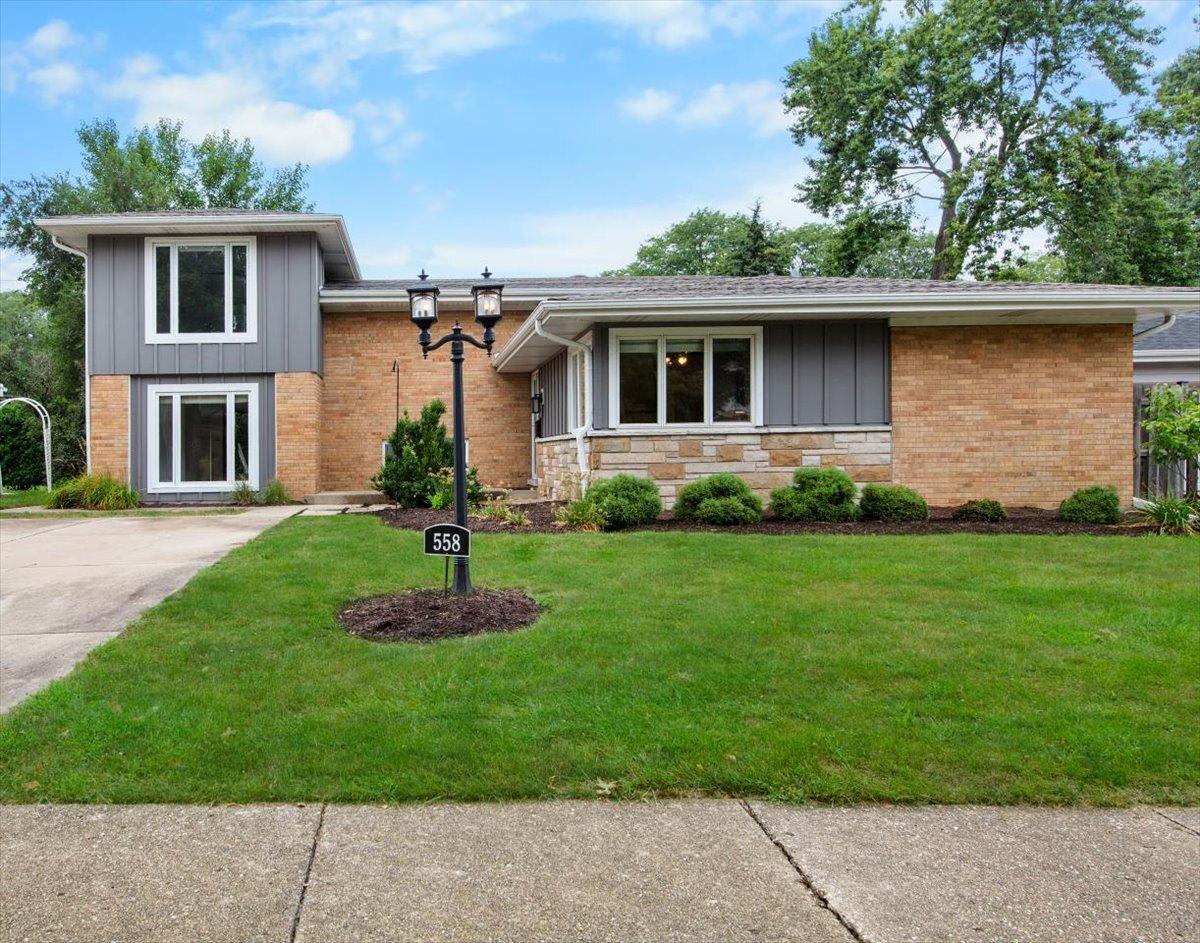 558 E Park Ave., Elmhurst, IL 60126