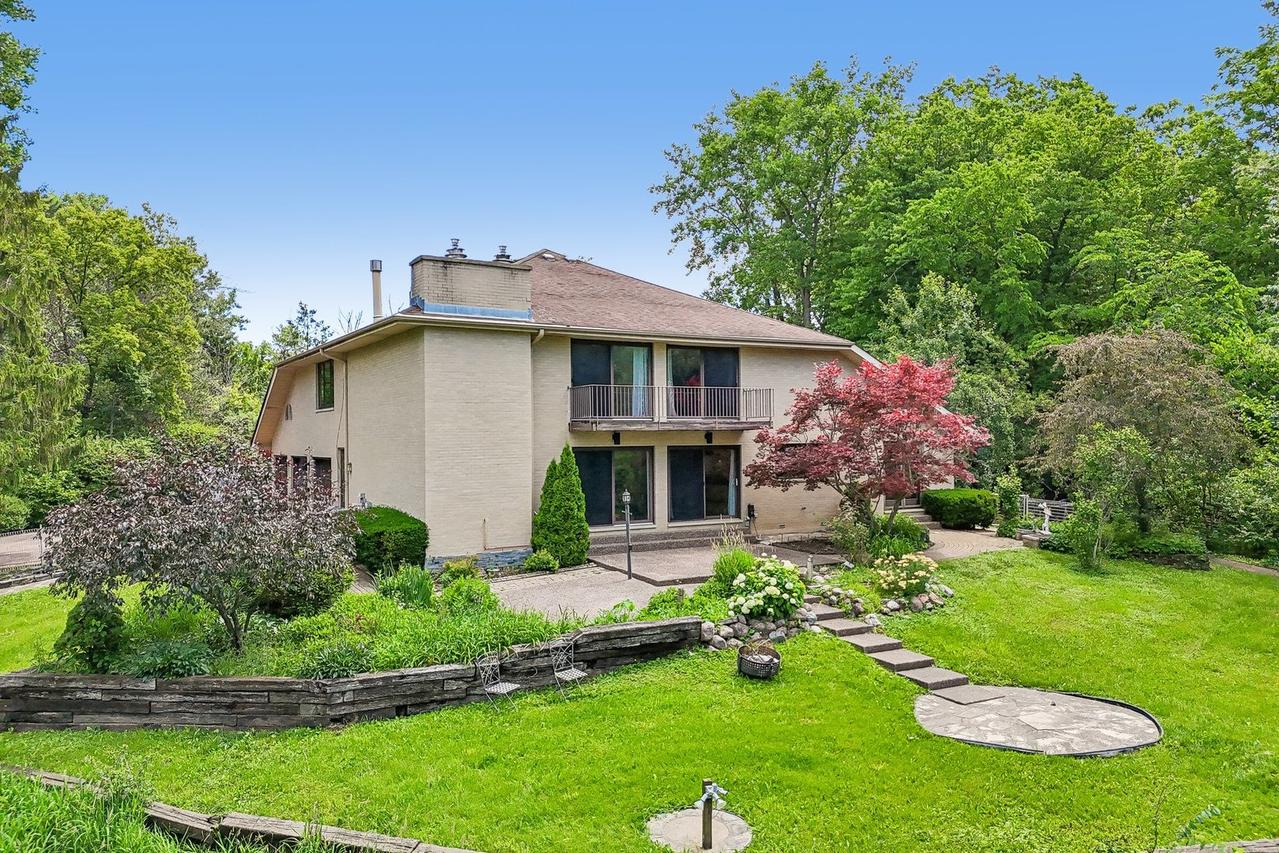 1191 Hunters Ln., Libertyville, IL 60048