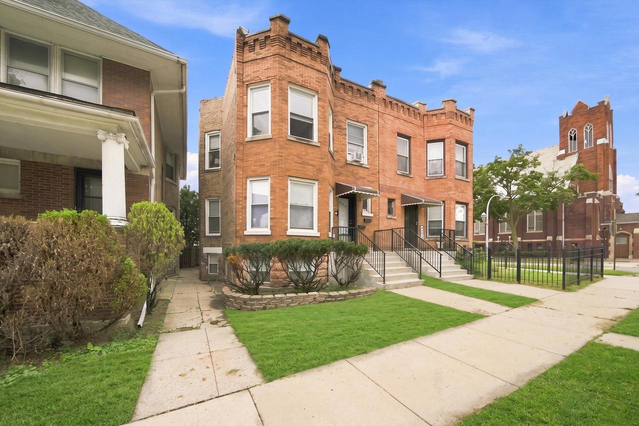 856 N Waller Ave., Chicago, IL 60651