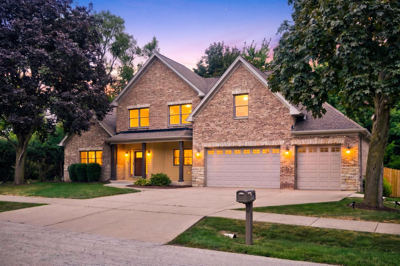 408 W Pine Ave., Roselle, IL 60172