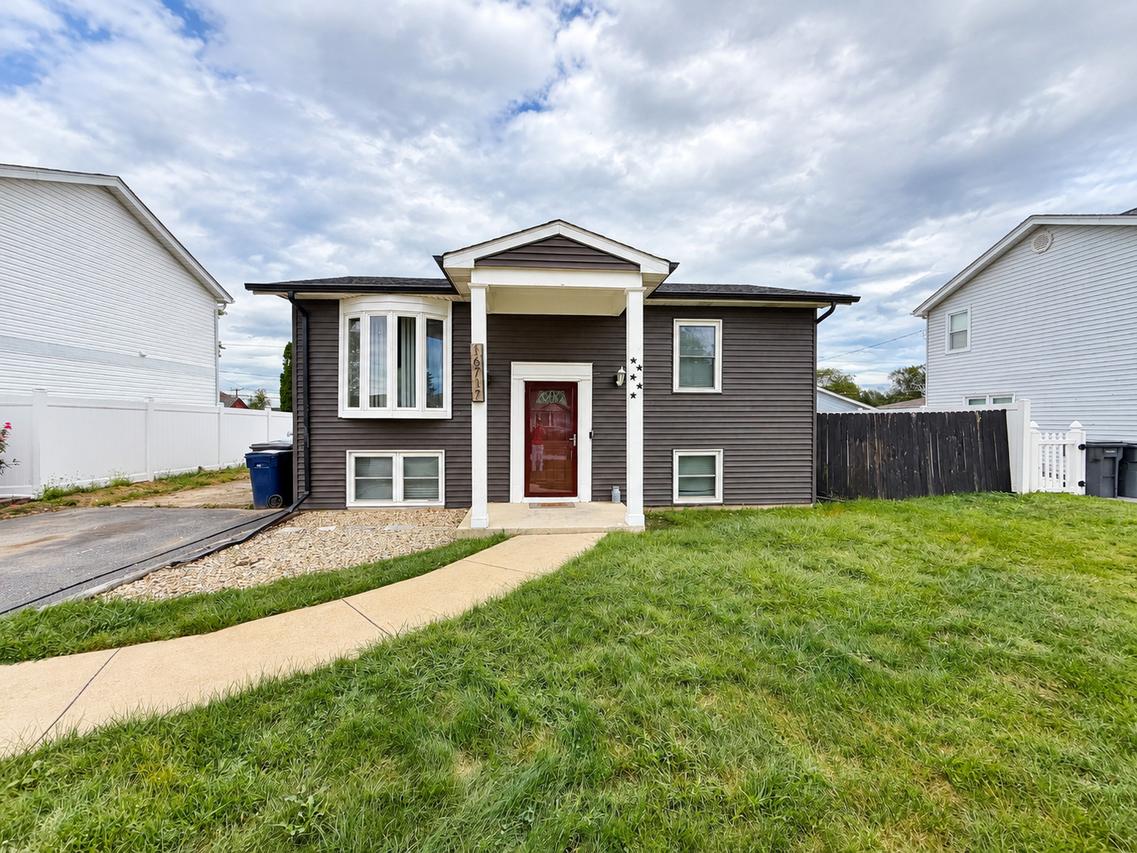 16717 Hobart Ave., Orland Hills, IL 60487