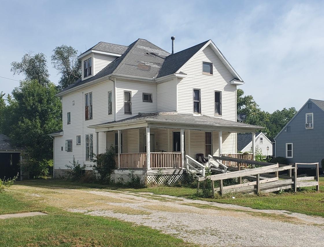 255 E Concord St., Sheldon, IL 60966