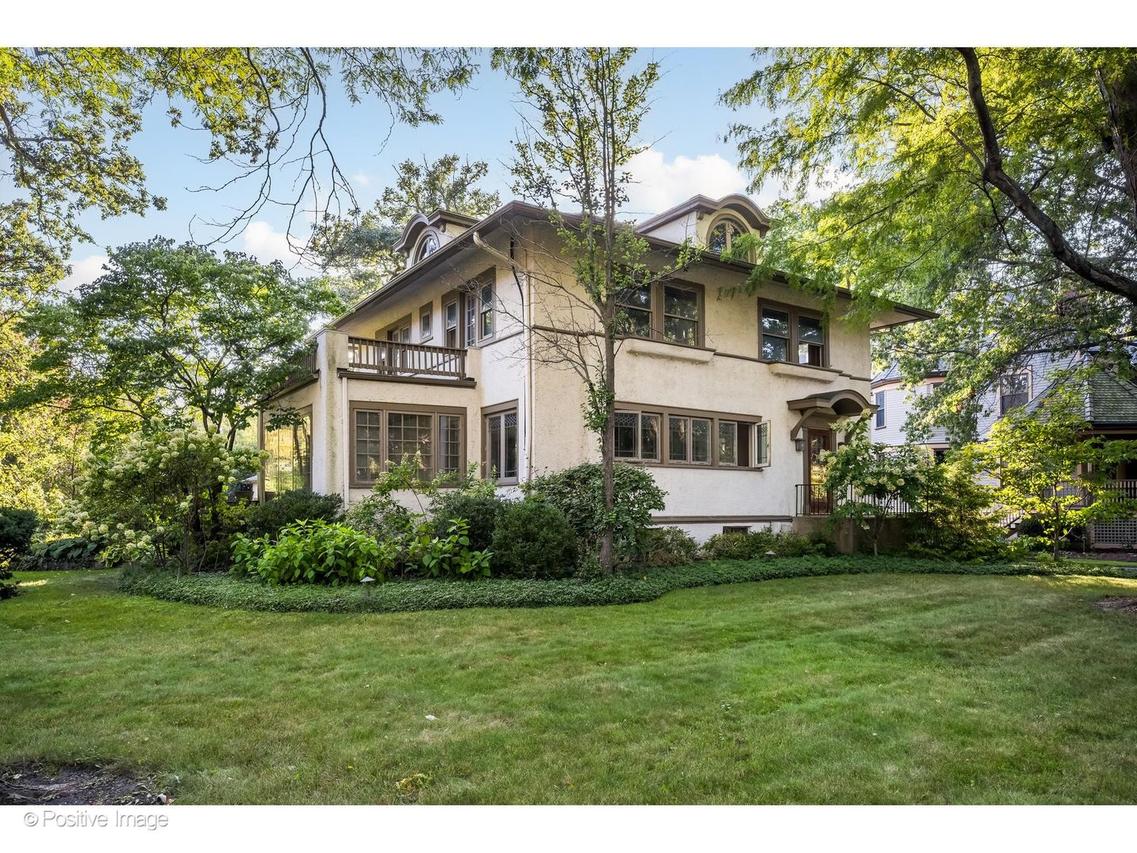 304 Cumnor Rd., Kenilworth, IL 60043