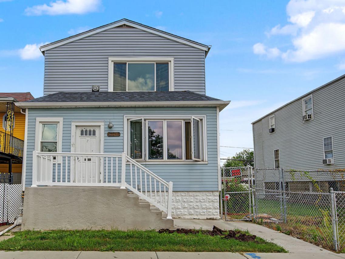 10335 S Hoxie Ave., Chicago, IL 60617