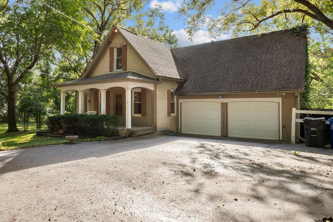 1100 34th Ave., Moline, IL 61265