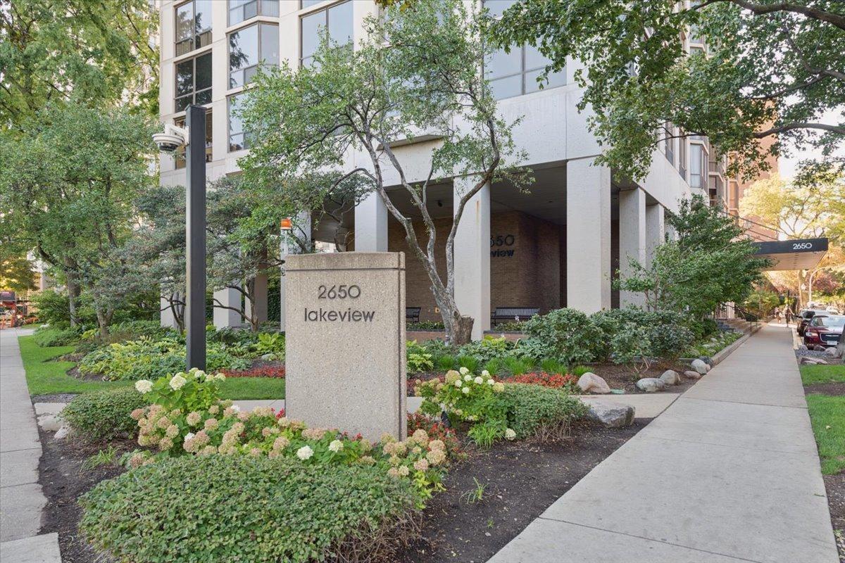 2650 N Lakeview Ave. #303, Chicago, IL 60614