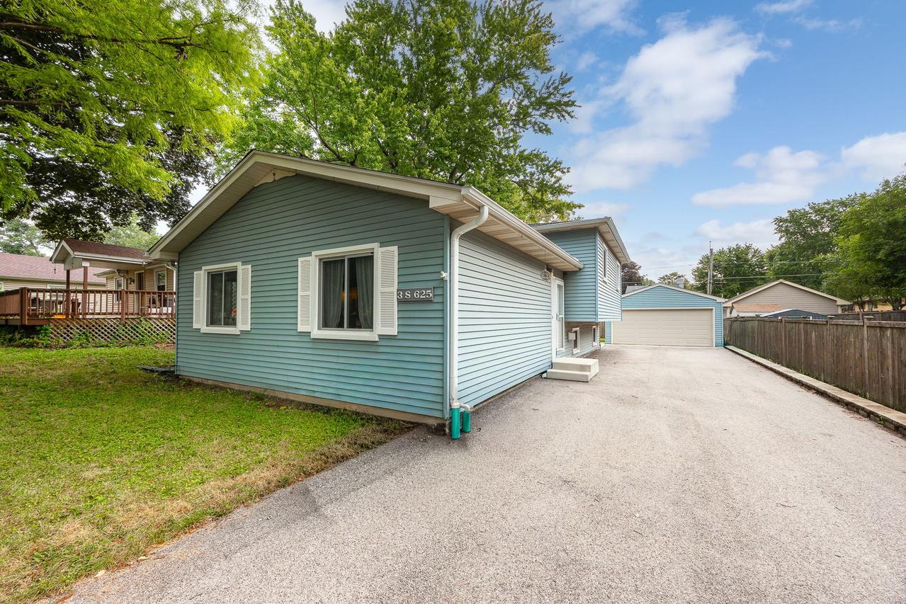3S625 Lorraine Ave., Warrenville, IL 60555