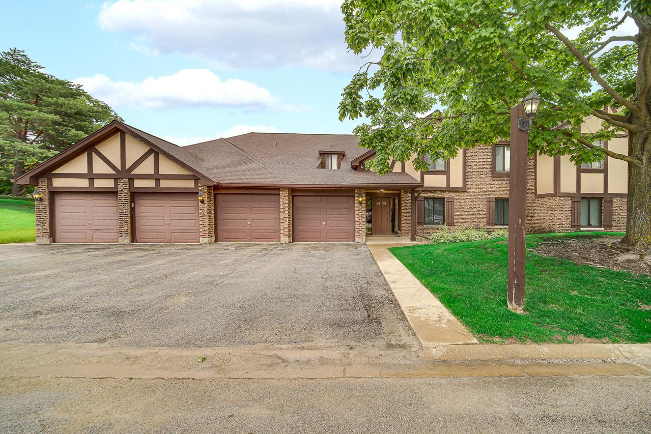 1659 Dover Ct. #A, Wheaton, IL 60189