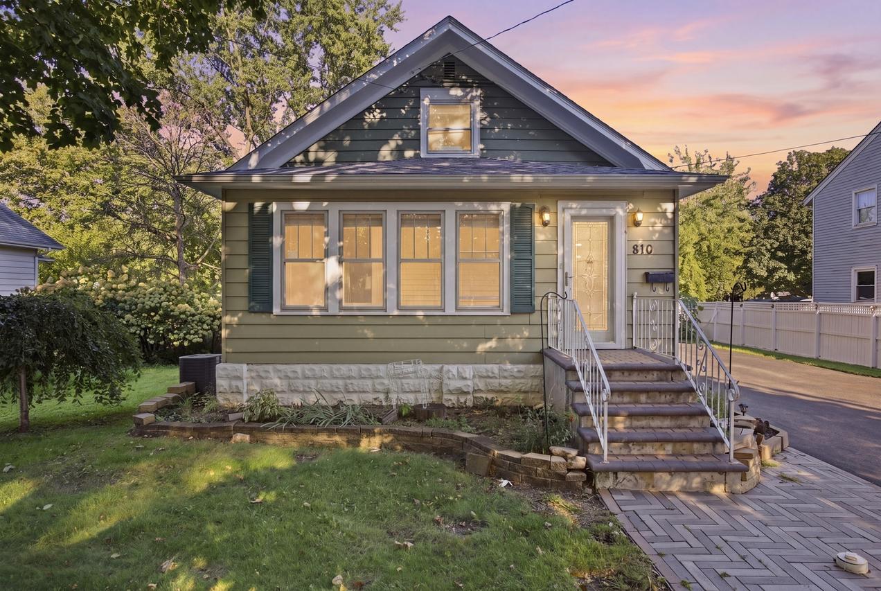 810 Wheeler St., Woodstock, IL 60098