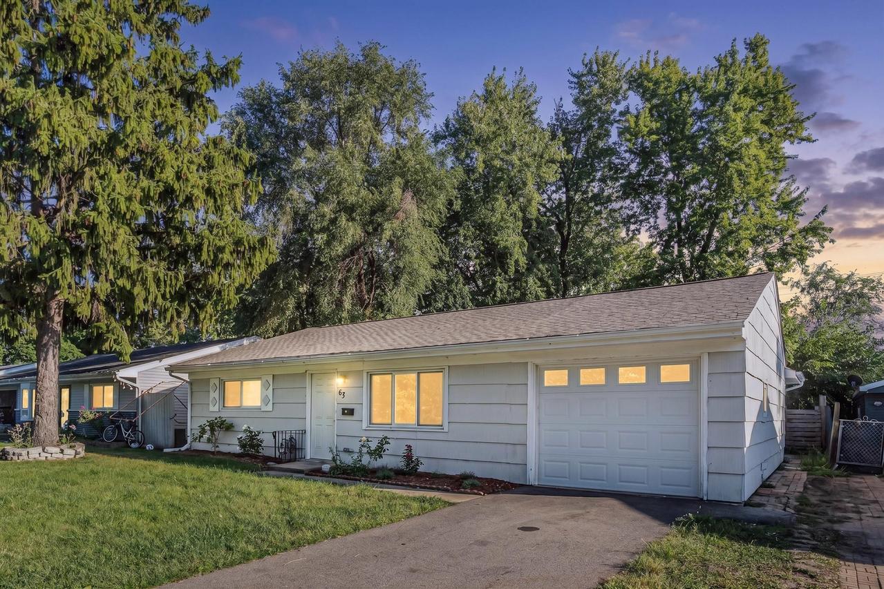 63 W Manchester Dr., Wheeling, IL 60090