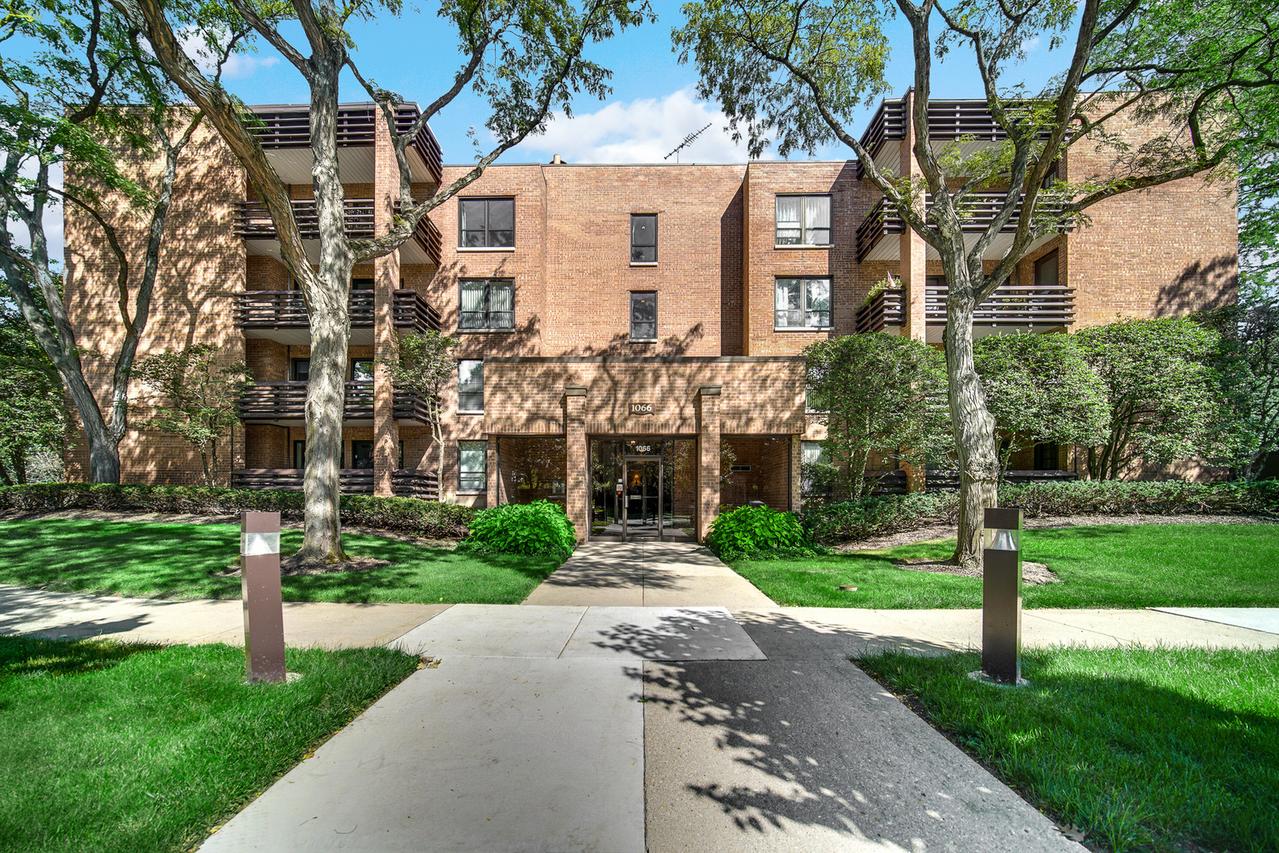 1066 Shermer Rd. #11, Northbrook, IL 60062