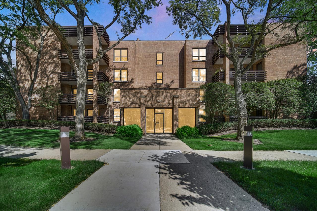 1066 Shermer Rd. #11, Northbrook, IL 60062