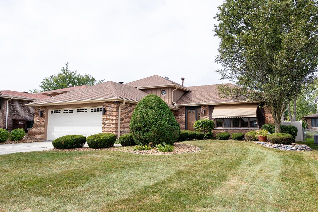 15548 Vista Dr., Oak Forest, IL 60452