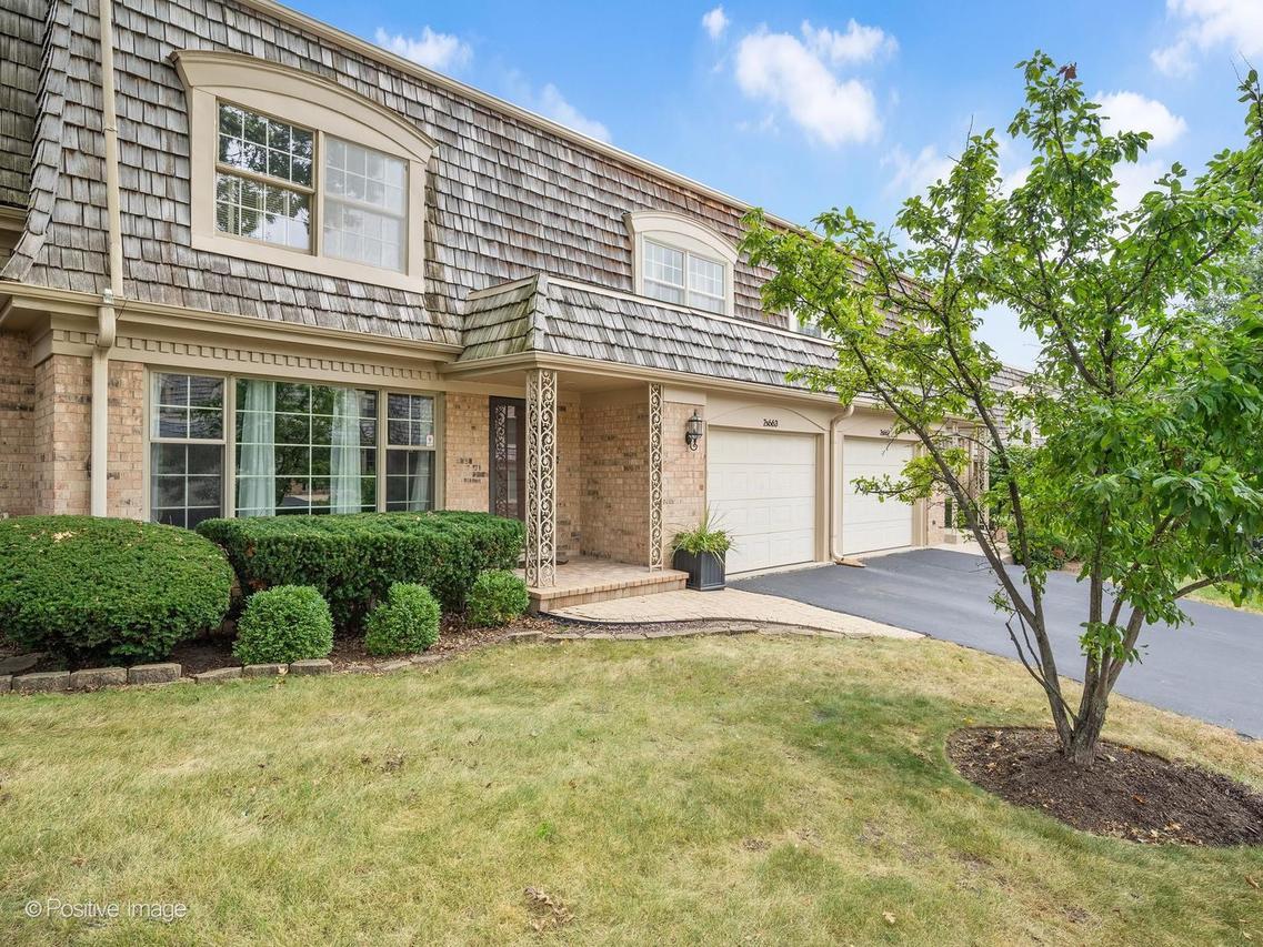 2S663 Avenue Normandy East, Oak Brook, IL 60523