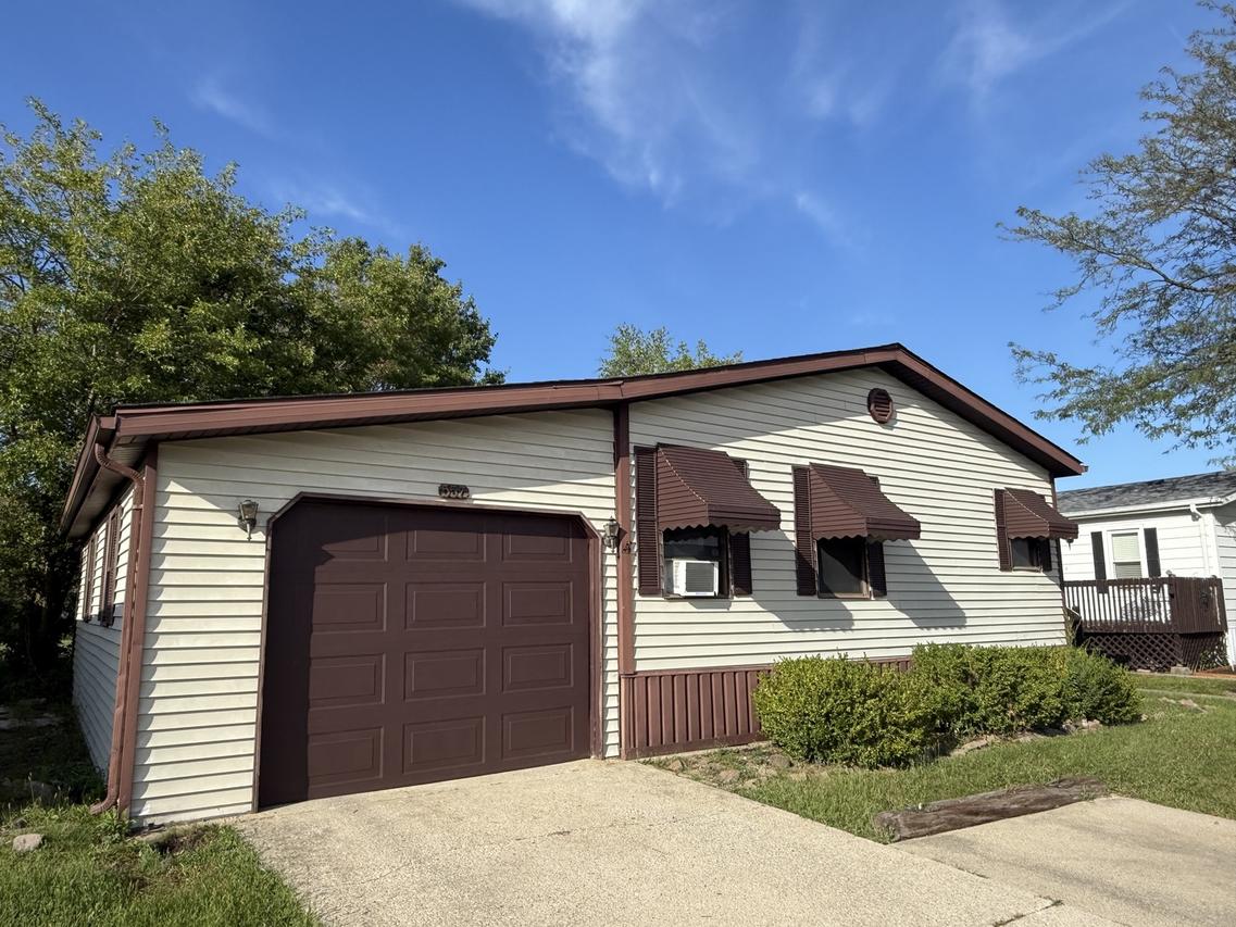 557 Huntsbridge Rd., Matteson, IL 60443