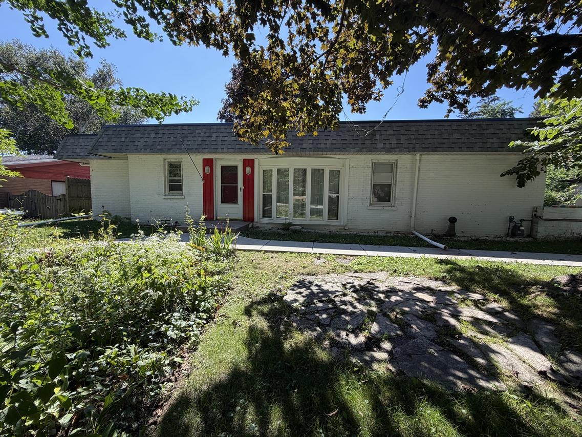99 Mariposa Ave., Waukegan, IL 60087