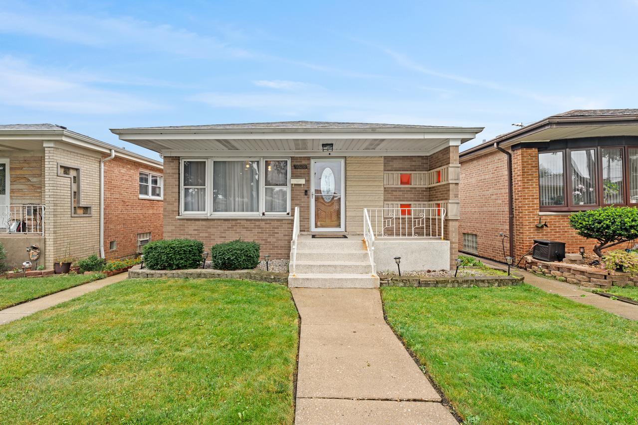 9528 S Manistee Ave., Chicago, IL 60617