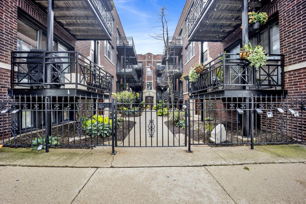 1133 W Grace St. #G, Chicago, IL 60613