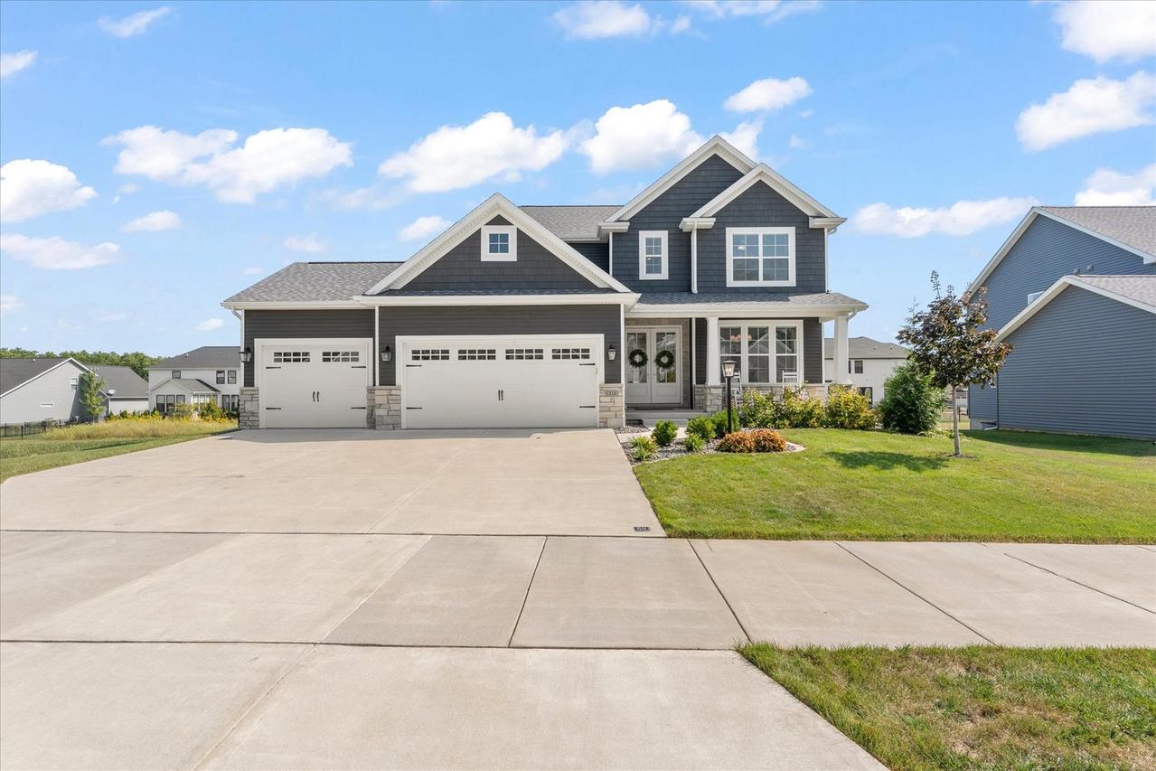 1210 Briarwood Ln., Mahomet, IL 61853