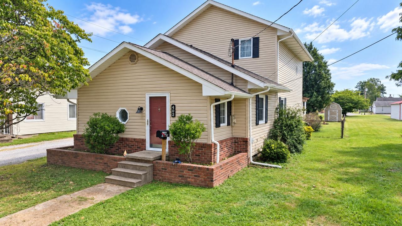 402 E Belleville Ave., Christopher, IL 62822