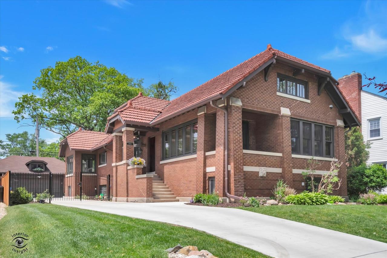 10516 S Seeley Ave., Chicago, IL 60643
