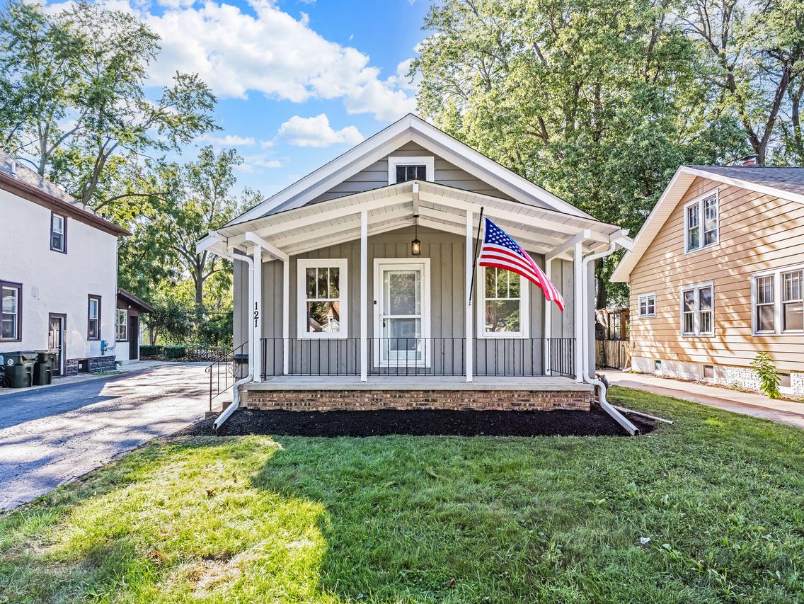 121 S Fordham Ave., Aurora, IL 60506