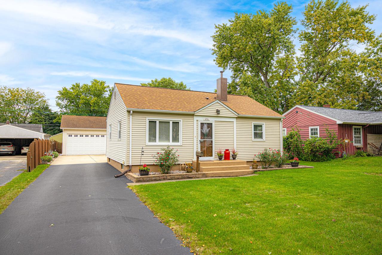 1216 John St., Joliet, IL 60435
