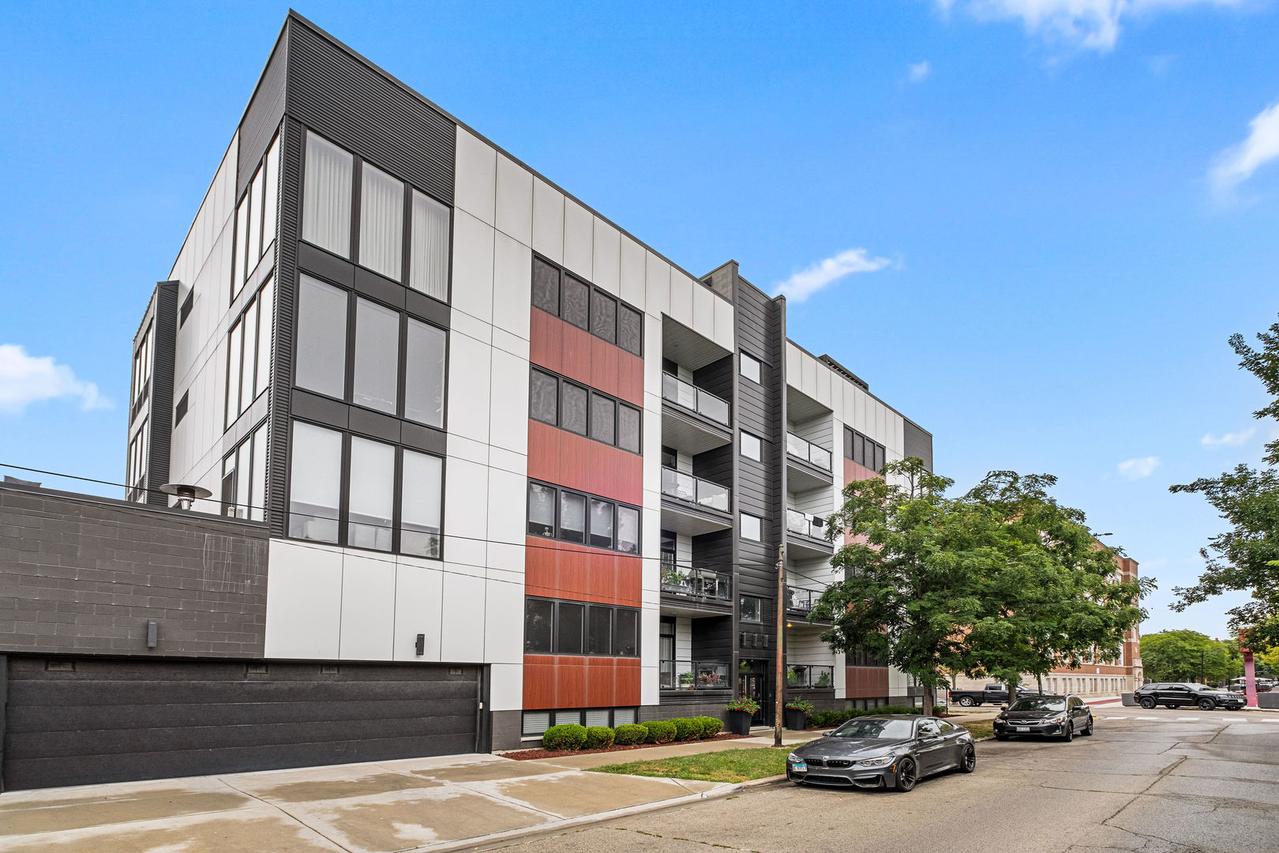 1300 N Claremont Ave. #1E, Chicago, IL 60622