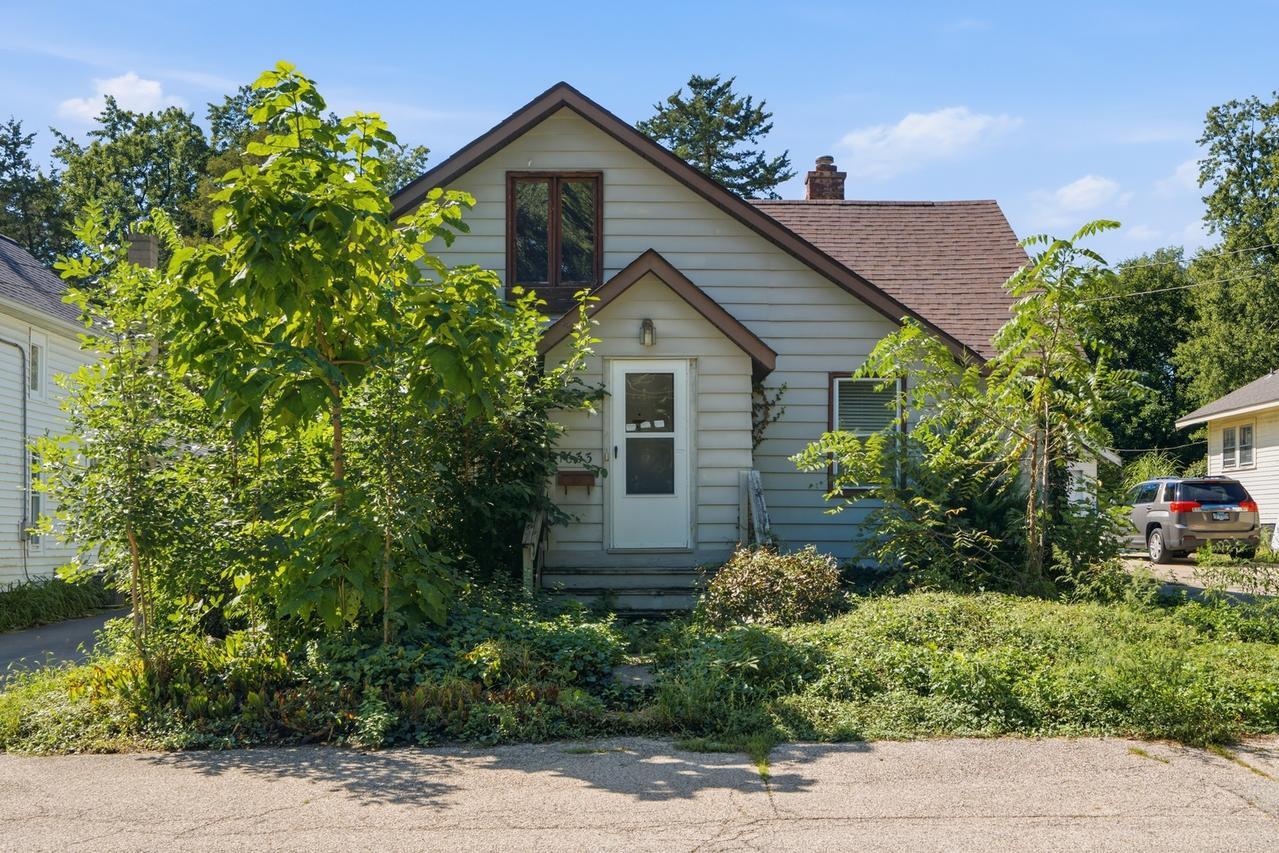 1633 Park St., Mchenry, IL 60050