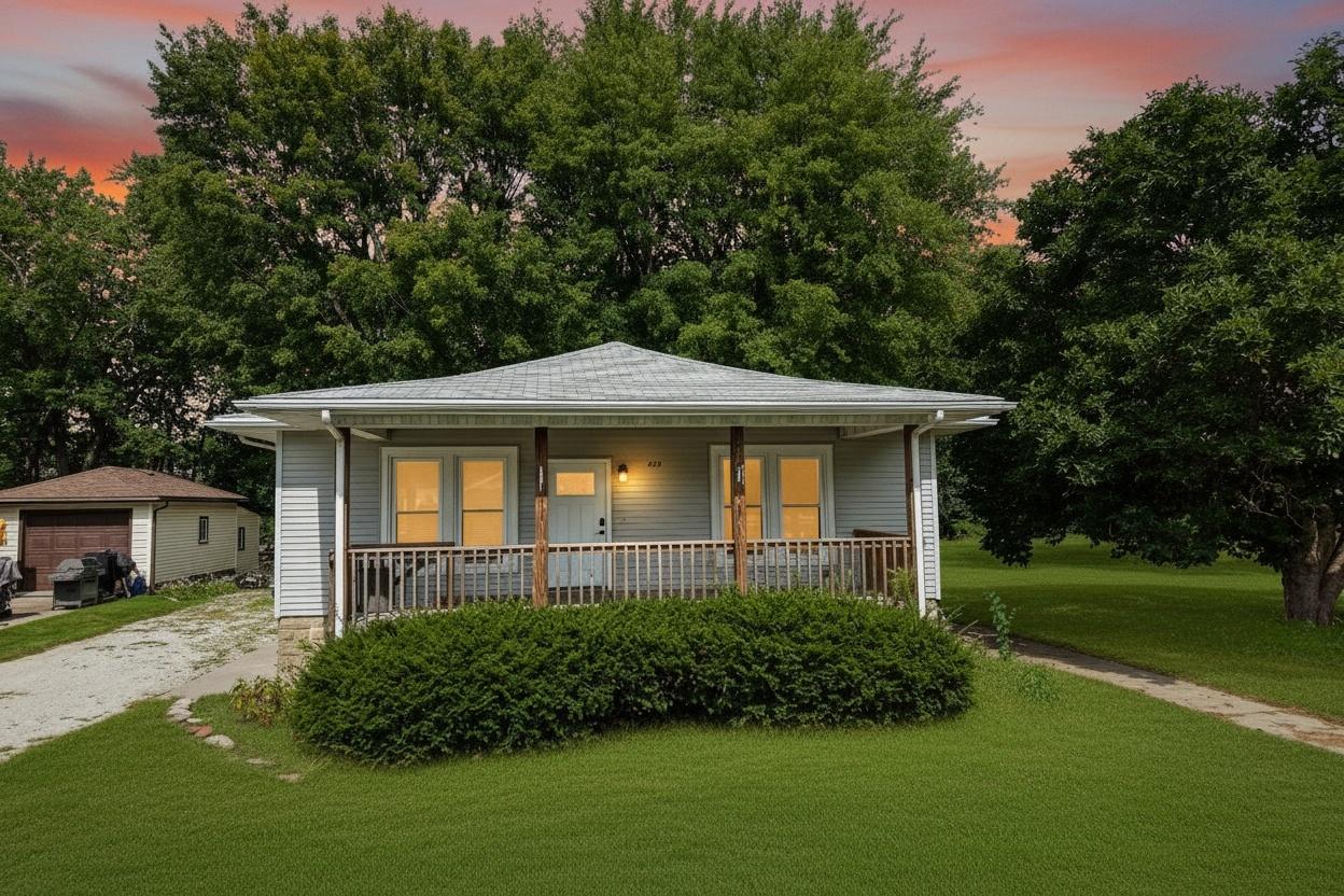 472 E Cherry St., Watseka, IL 60970