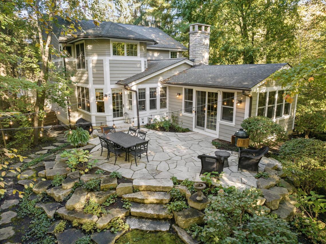 719 Birch Rd., Lake Bluff, IL 60044