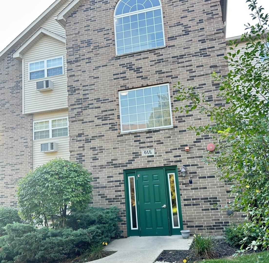 310 Cunat Blvd. #1F, Richmond, IL 60071