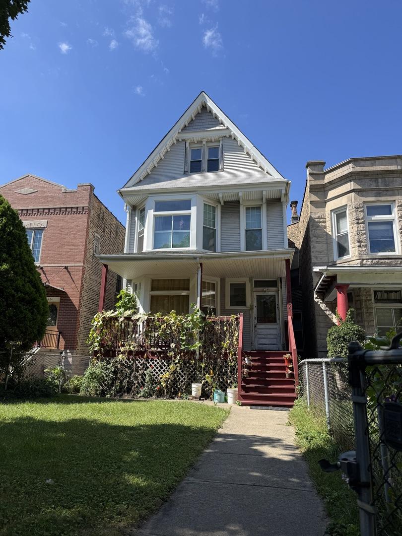 4426 N Damen Ave., Chicago, IL 60625