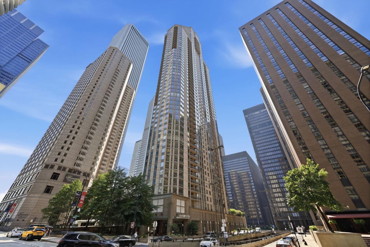222 N Columbus Dr. #2807, Chicago, IL 60601