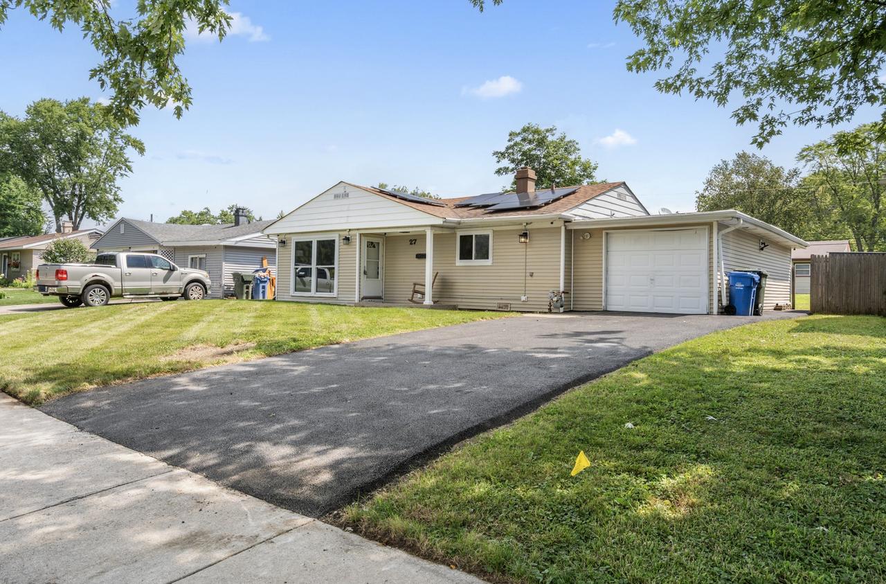 27 Cardinal Ln., Carpentersville, IL 60110