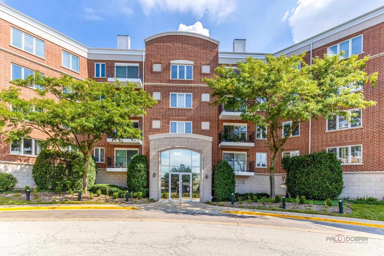 351 Town Place Cir. #503, Buffalo Grove, IL 60089