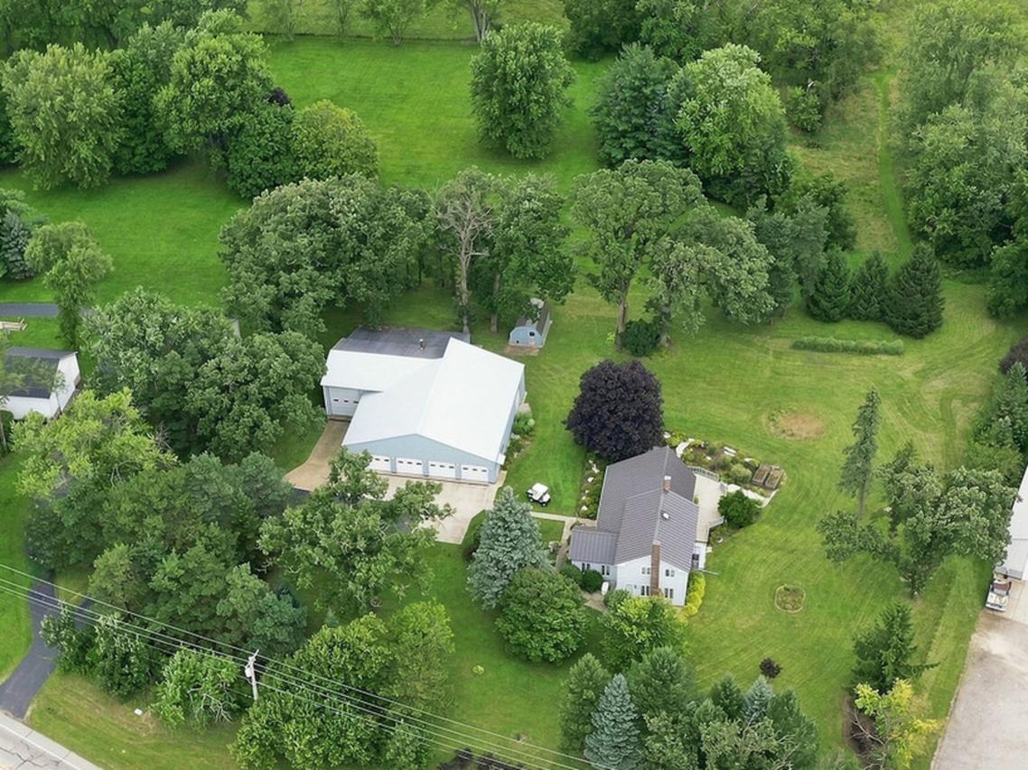 6424 Mccullom Lake Rd., Wonder Lake, IL 60097