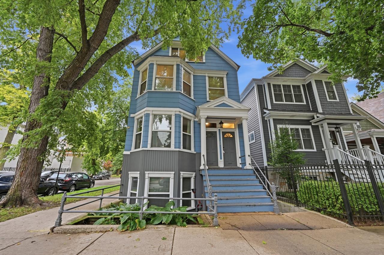 2135 W Barry Ave., Chicago, IL 60618