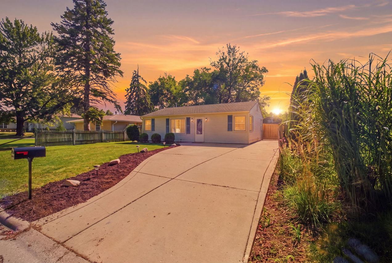 2353 Greengold St., Crest Hill, IL 60403