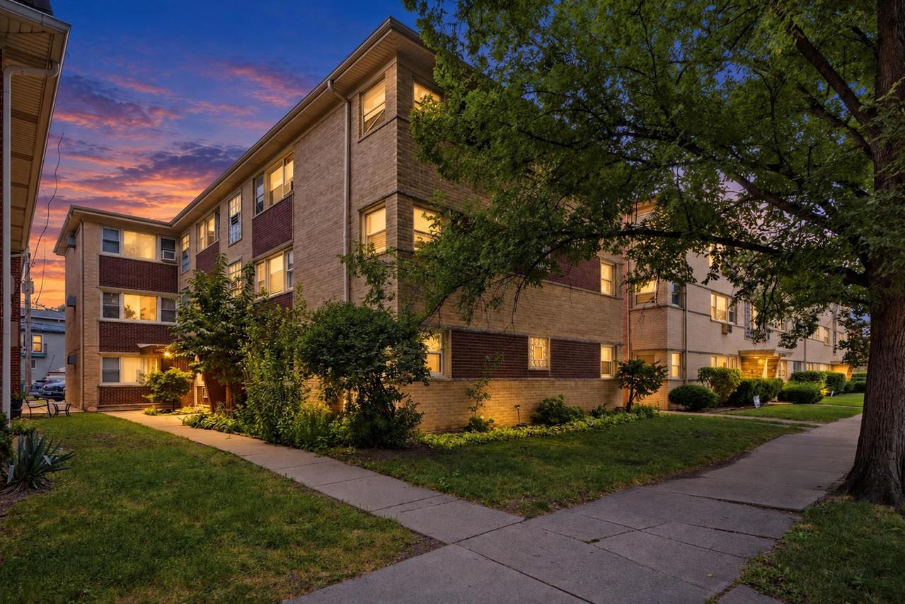 5547 W Higgins Ave. #2A, Chicago, IL 60630