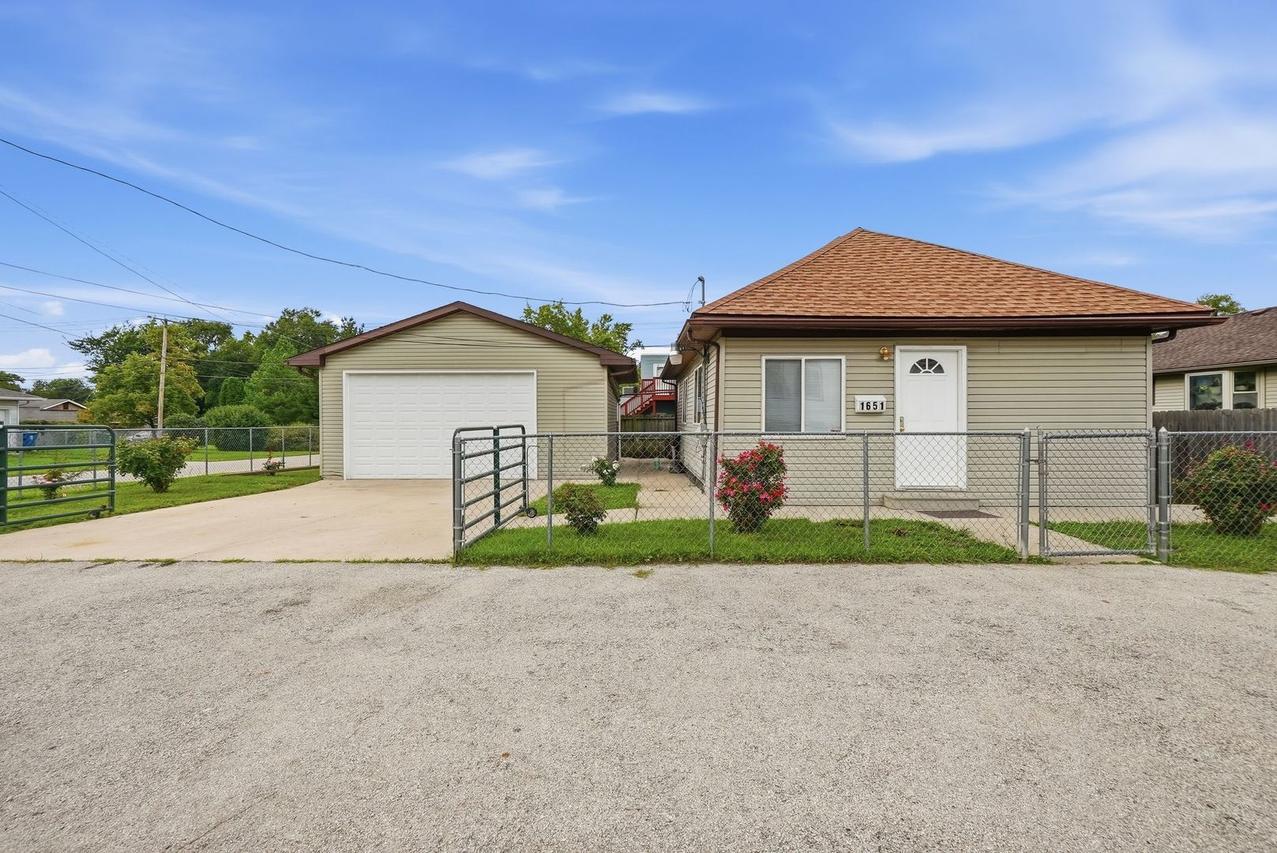 1651 Elgin Ave., Joliet, IL 60432