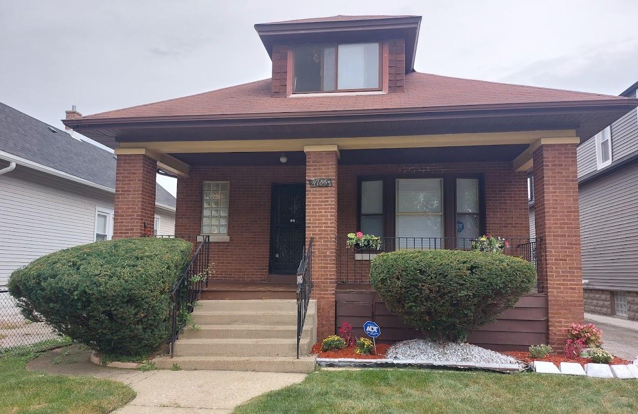 9765 S Winston Ave., Chicago, IL 60643