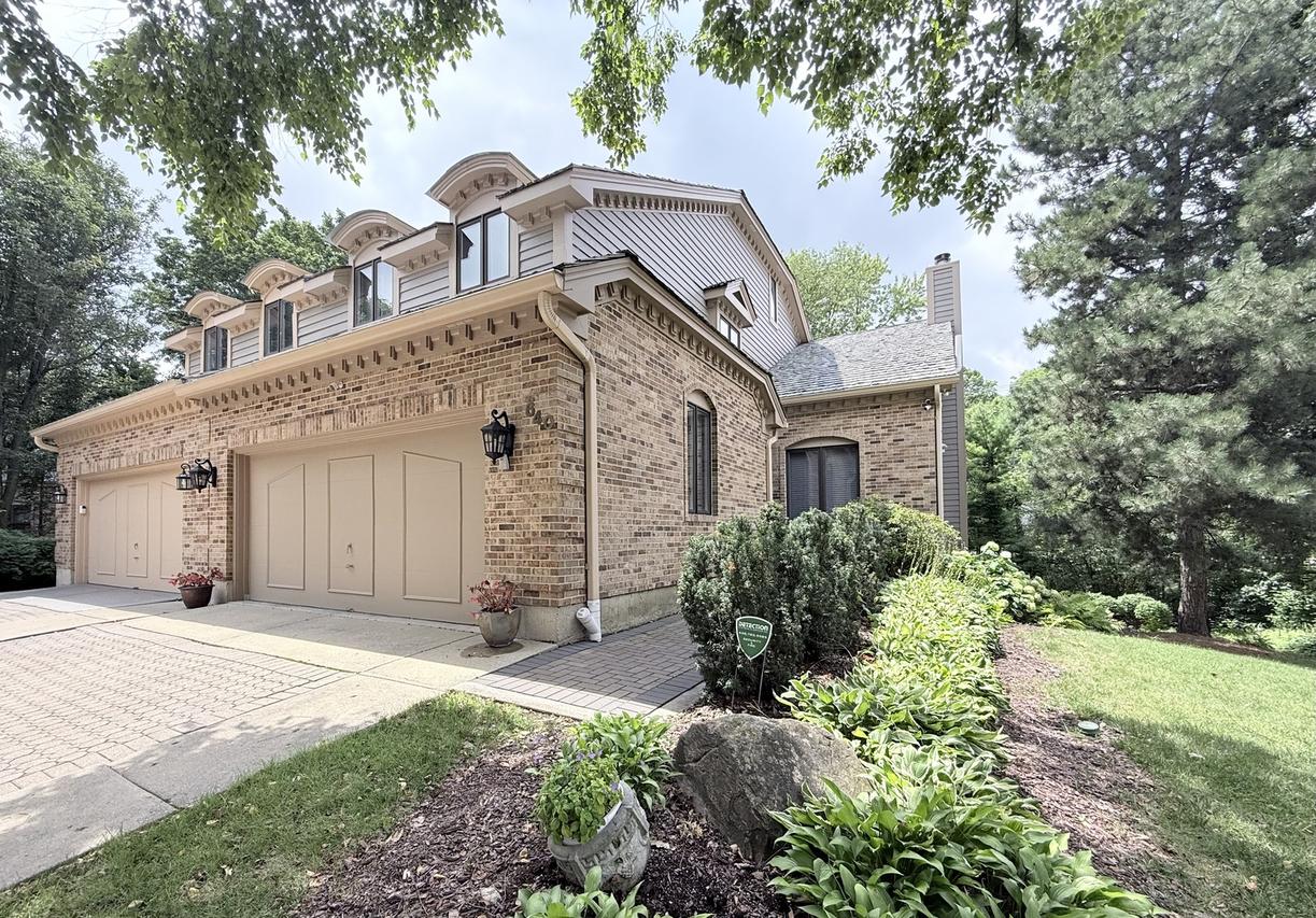 640 Walnut Oaks Dr., Roselle, IL 60172
